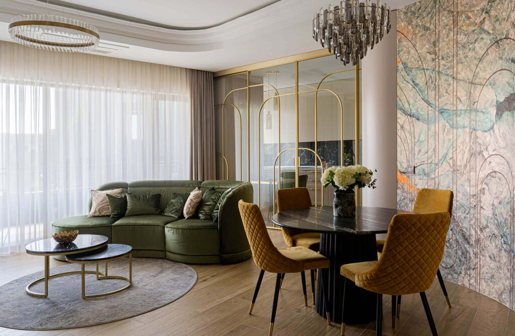 design interior apartament 4 camere bucuresti sufragerie usi sticla metal auriu